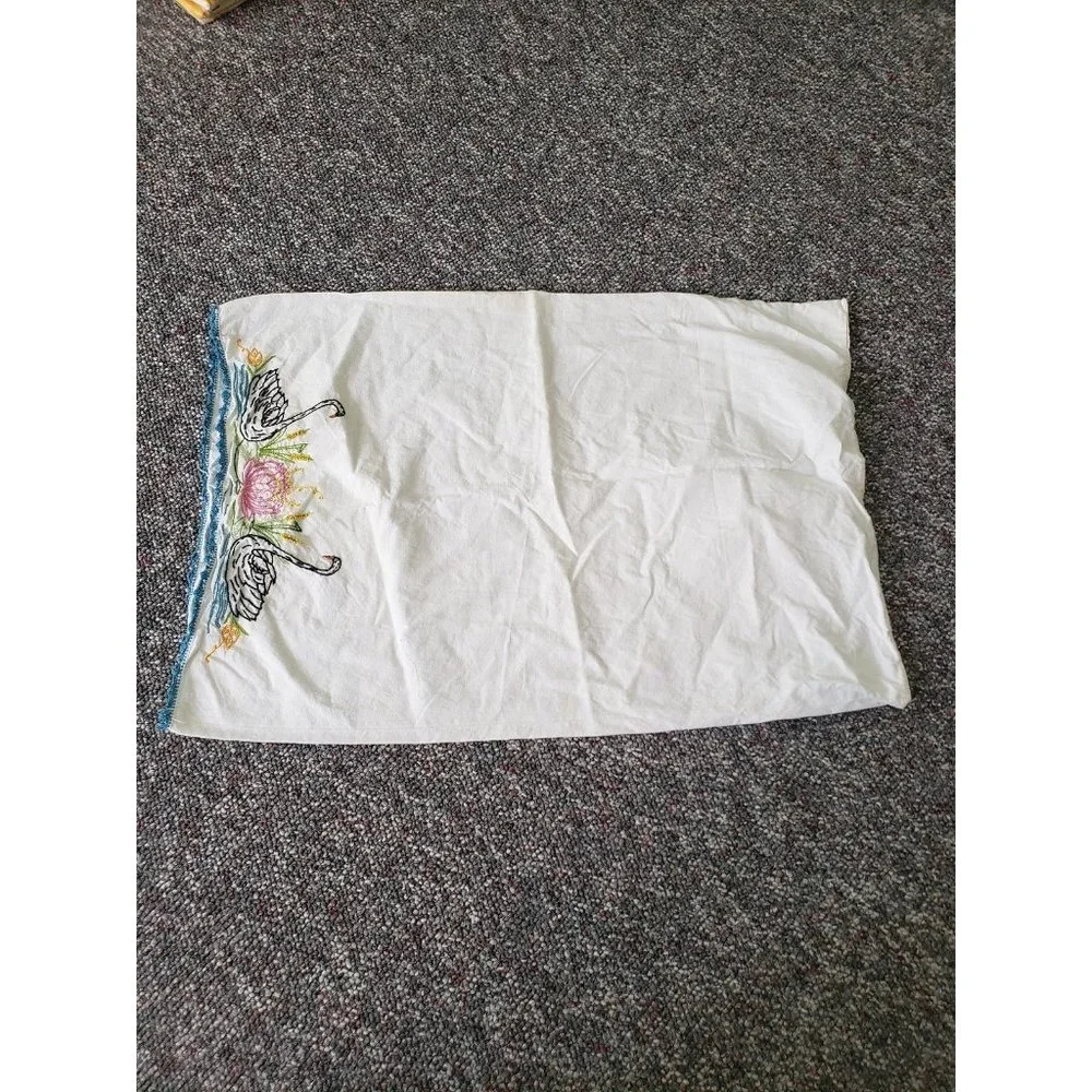 Vintage Swan Embroidered Pillowcase‎